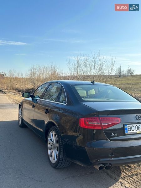 Седан Audi A4 2013 в Бобрке
