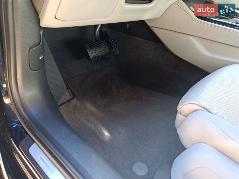 Седан Audi A4 2023 в Киеве