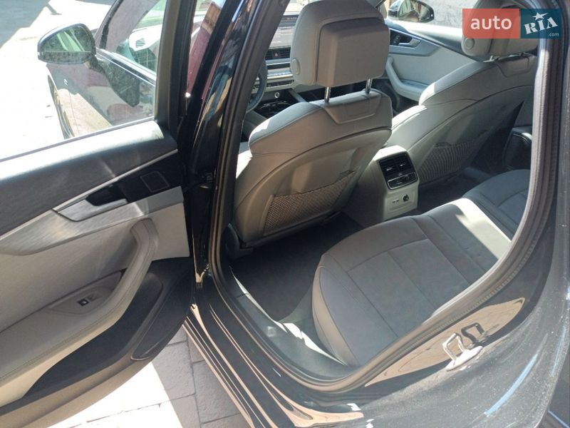 Седан Audi A4 2023 в Киеве