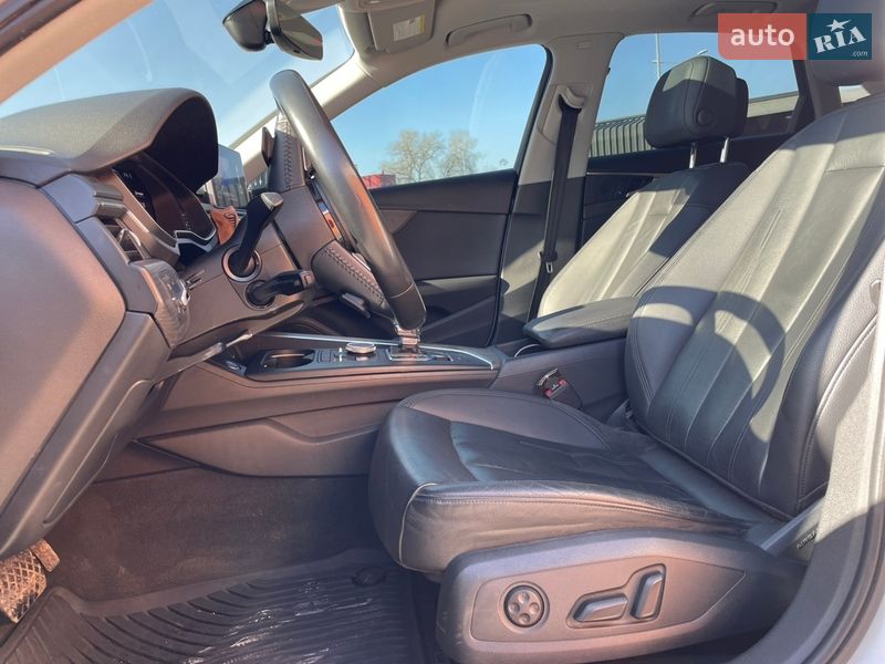 Седан Audi A4 2016 в Киеве