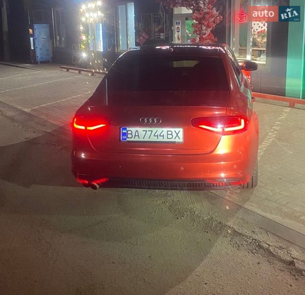 Седан Audi A4 2014 в Кропивницком
