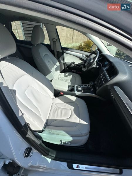 Седан Audi A4 2014 в Ивано-Франковске
