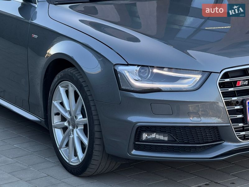 Седан Audi A4 2015 в Луцке