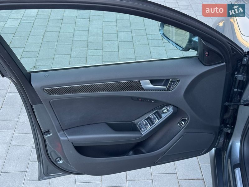 Седан Audi A4 2015 в Луцке