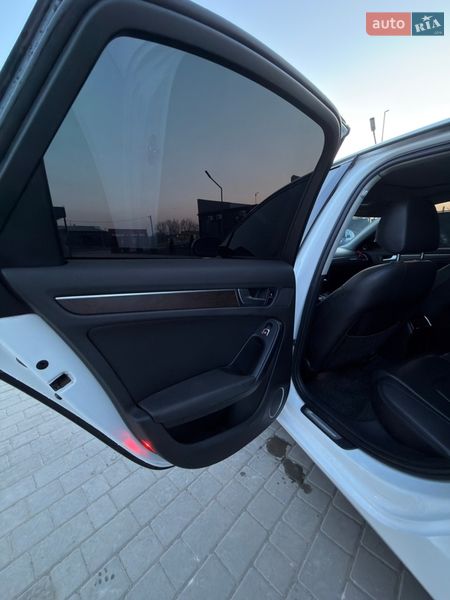 Седан Audi A4 2013 в Рогатині