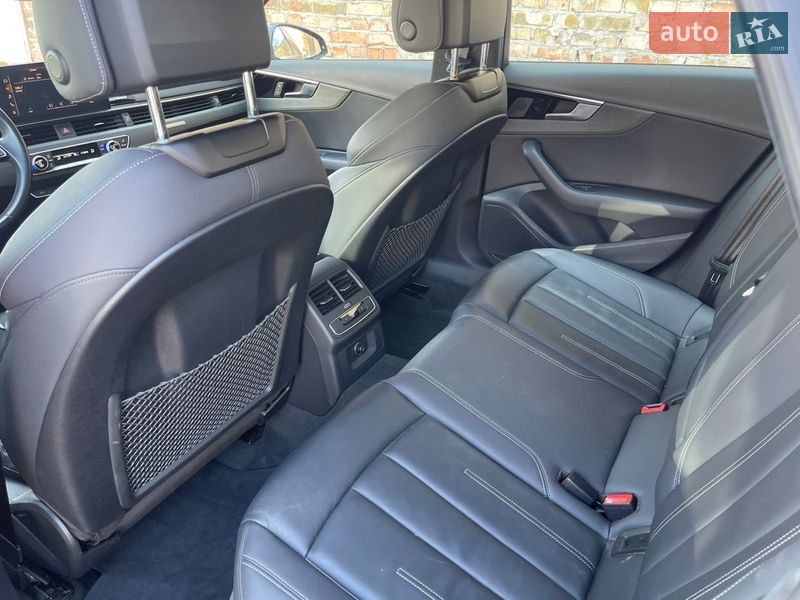 Седан Audi A4 2021 в Ровно