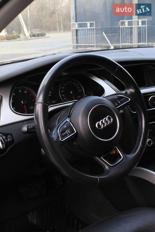 Седан Audi A4 2015 в Ивано-Франковске