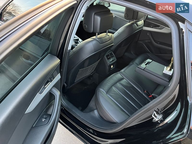 Седан Audi A4 2017 в Киеве