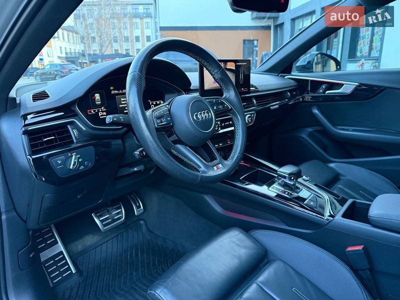 Седан Audi A4 2021 в Коломые
