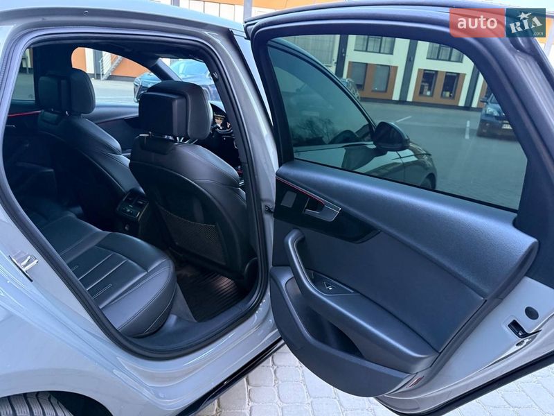 Седан Audi A4 2021 в Коломые