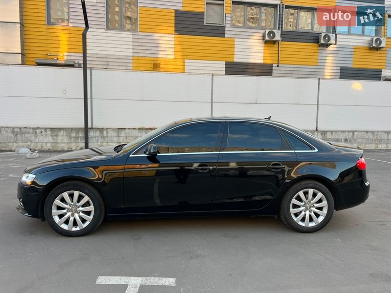 Седан Audi A4 2012 в Киеве