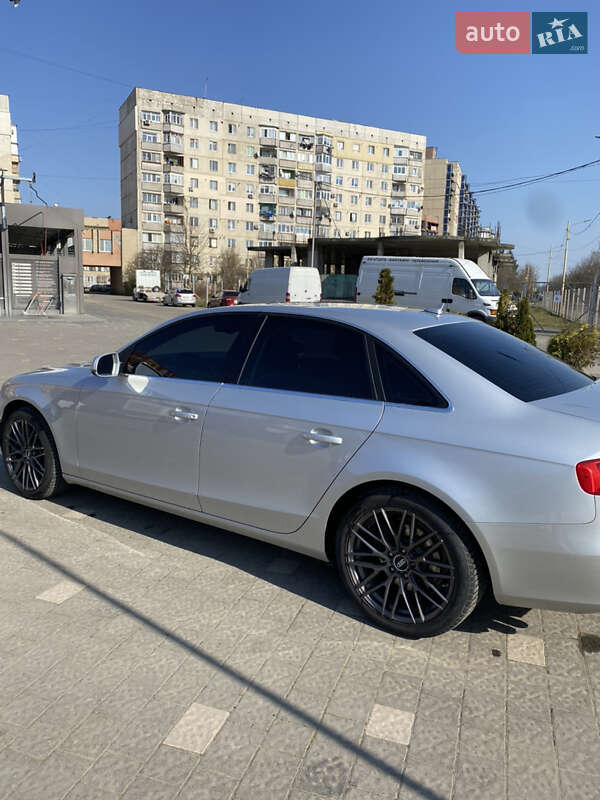 Седан Audi A4 2012 в Ужгороде