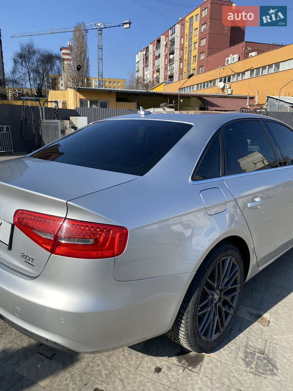 Седан Audi A4 2012 в Ужгороде