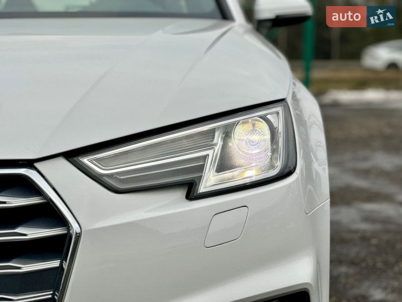 Седан Audi A4 2019 в Львові