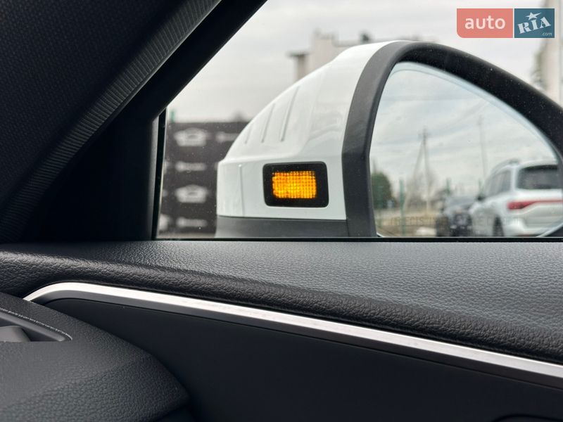 Седан Audi A4 2019 в Львові