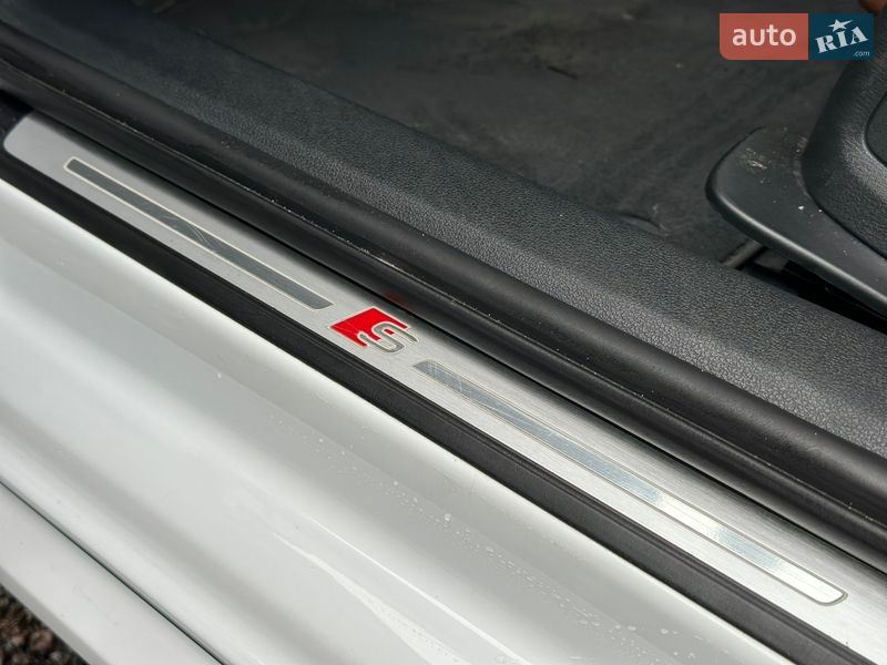 Седан Audi A4 2019 в Львові