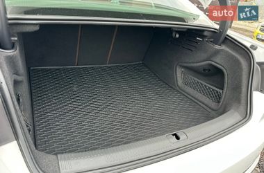 Седан Audi A4 2019 в Львове