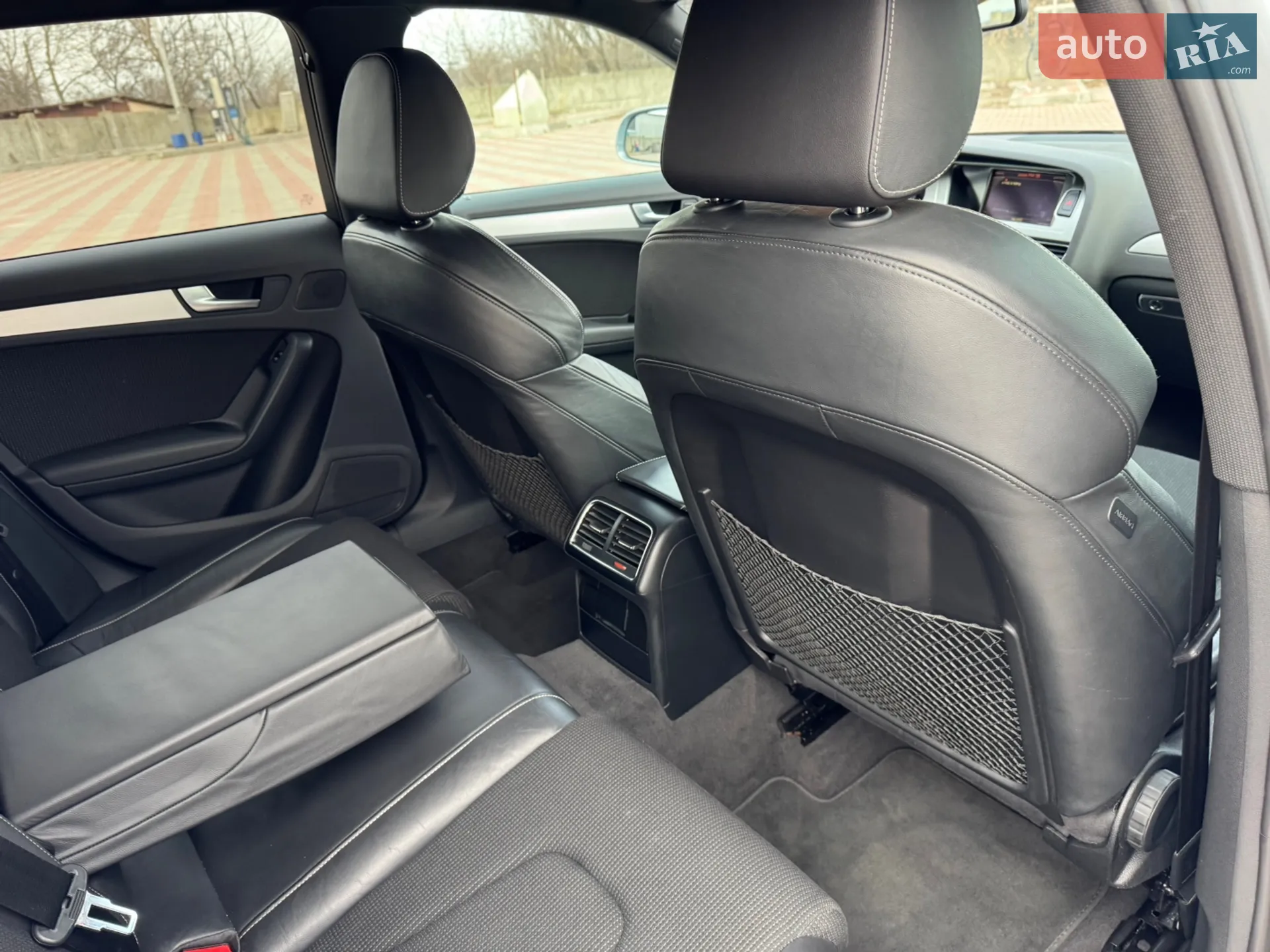2011 Audi A4 - мініатюра 48