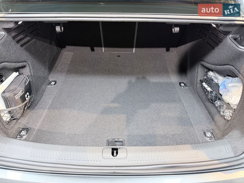 Седан Audi A4 2023 в Києві