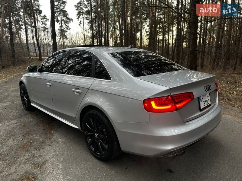 Седан Audi A4 2013 в Обухове