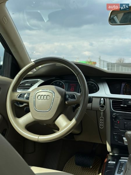 Седан Audi A4 2012 в Львове