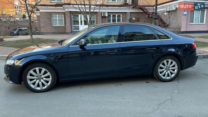 Седан Audi A4 2011 в Києві