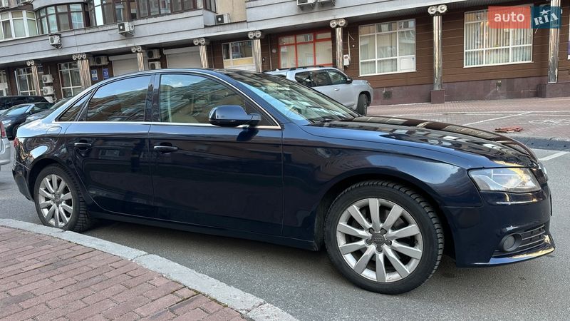Седан Audi A4 2011 в Києві