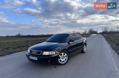 Седан Audi A4 1998 в Виннице