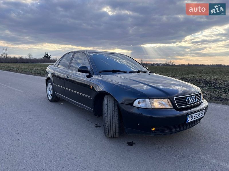Седан Audi A4 1998 в Виннице