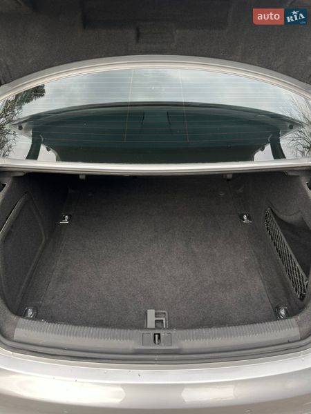 Седан Audi A4 2015 в Львове