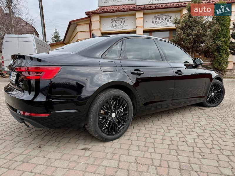 Седан Audi A4 2017 в Черновцах