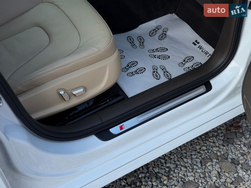 Седан Audi A4 2013 в Луцьку