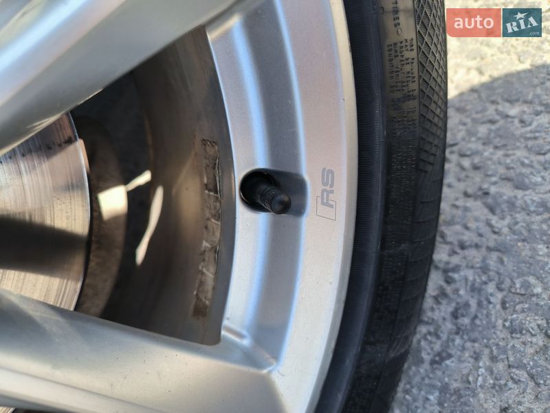 Седан Audi A4 2016 в Ромнах