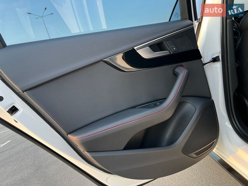 Седан Audi A4 2019 в Львові
