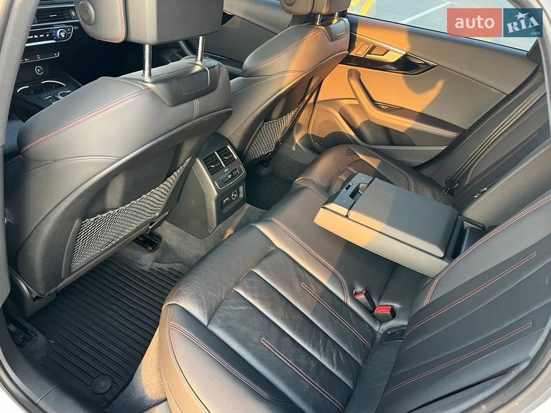 Седан Audi A4 2019 в Львові