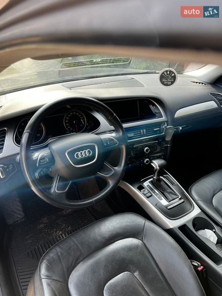 Седан Audi A4 2014 в Львове