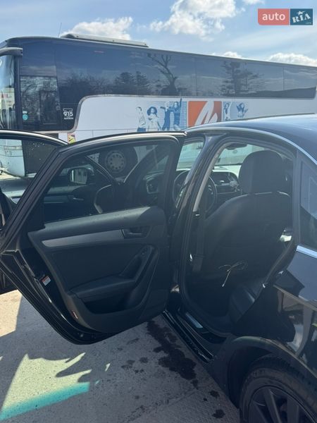 Седан Audi A4 2011 в Львове