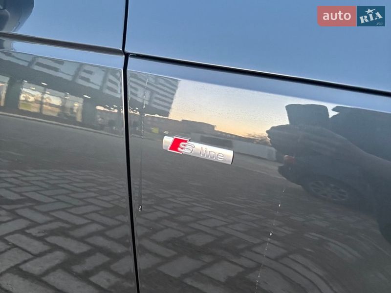 Седан Audi A4 2016 в Ромнах