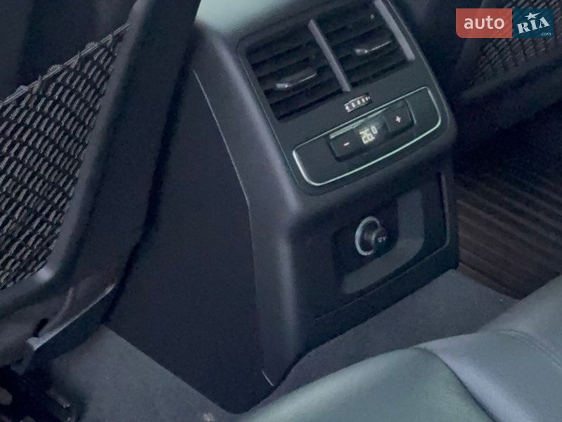 Седан Audi A4 2016 в Ромнах