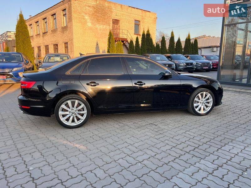 Седан Audi A4 2017 в Нововолынске
