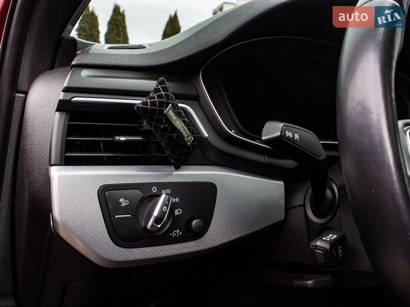 Седан Audi A4 2019 в Львові