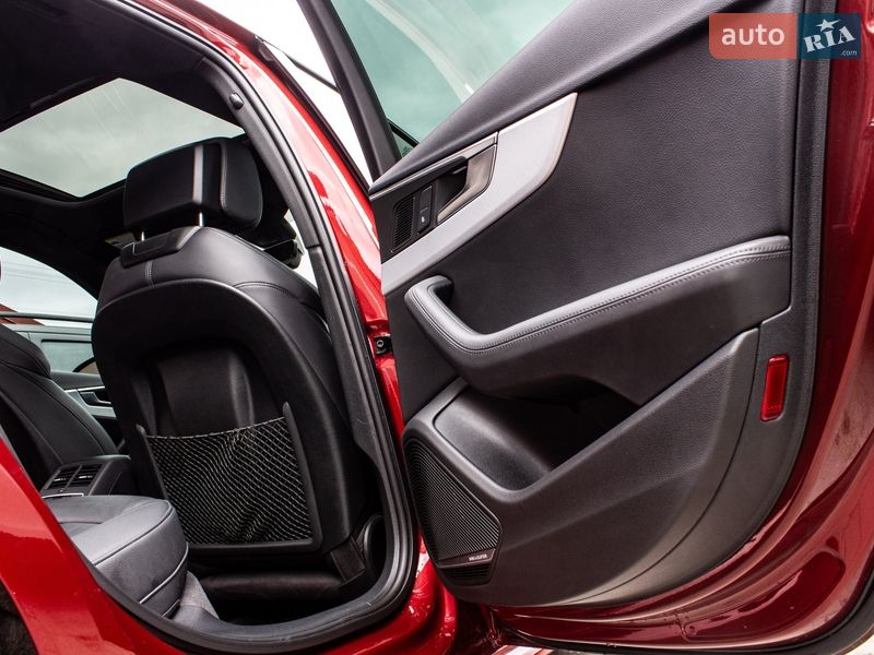 Седан Audi A4 2019 в Львові