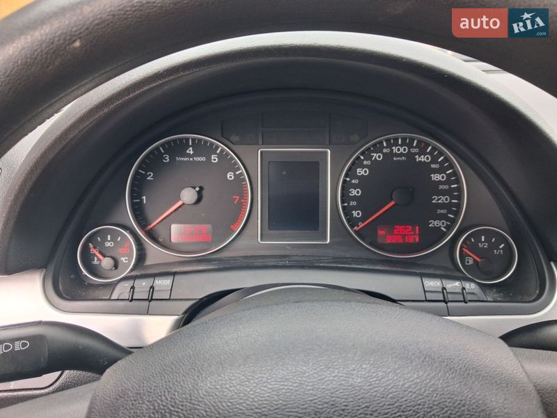 Седан Audi A4 2006 в Ямполе