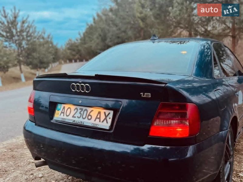 Седан Audi A4 2000 в Львове
