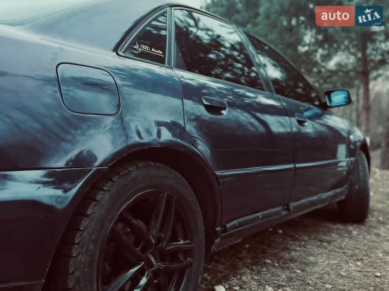 Седан Audi A4 2000 в Львове