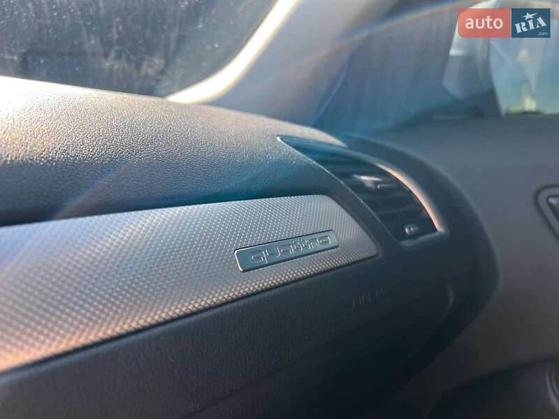 Седан Audi A4 2014 в Львове