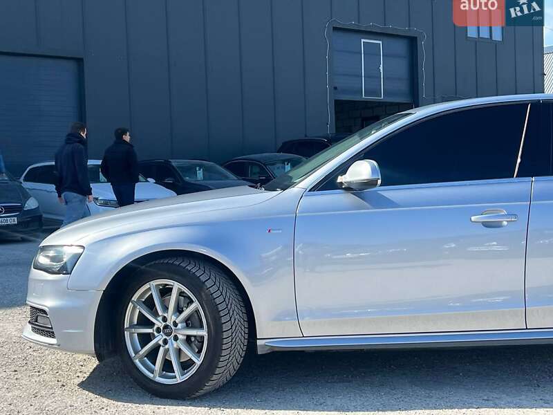 Седан Audi A4 2014 в Львове