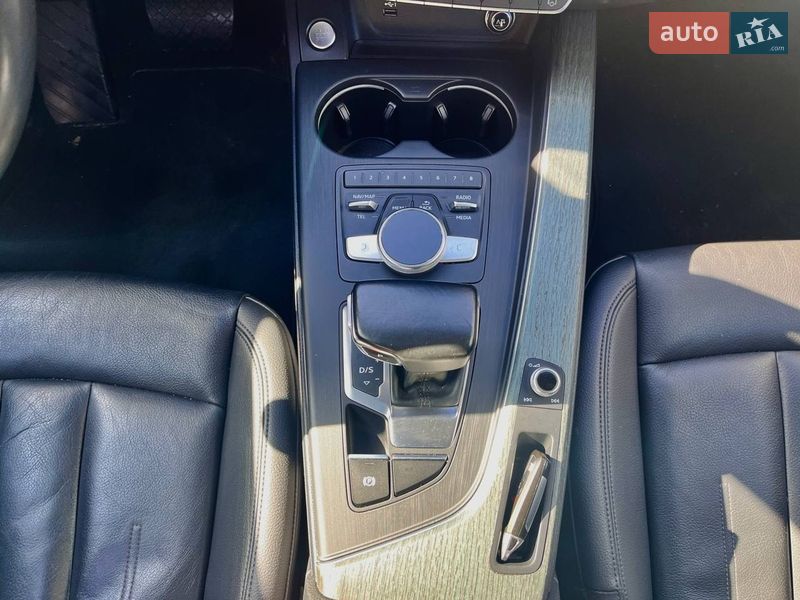 Седан Audi A4 2018 в Киеве