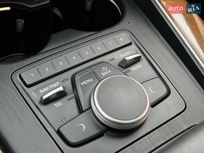 Седан Audi A4 2017 в Львові
