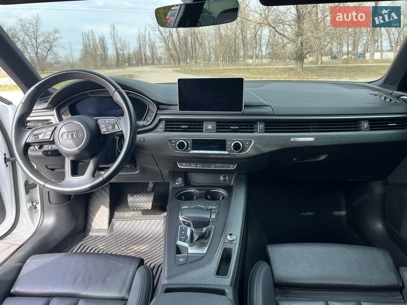 Седан Audi A4 2017 в Павлограді